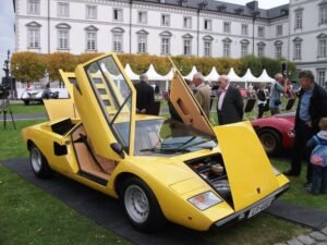 The design icon created by Gandini, the 1st generation Lamborghini Countach